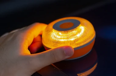 V16 Beacon